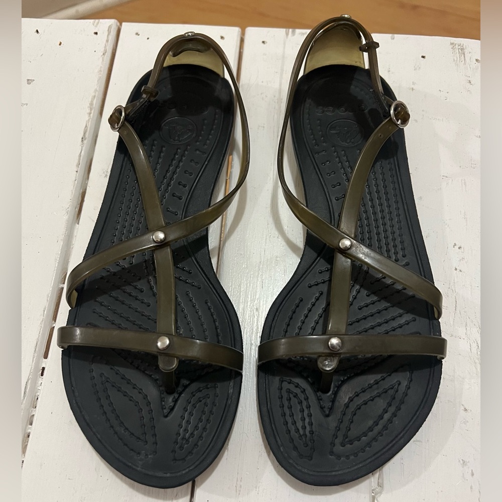 Women's Crocs Isabella Strappy Sandals Olive Smokey Brown Thong - Picture 2 of 12
